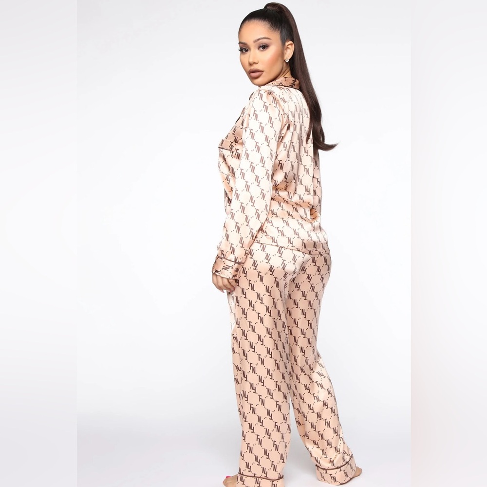 Fashion nova dreams satin pant set/color brow-sice s